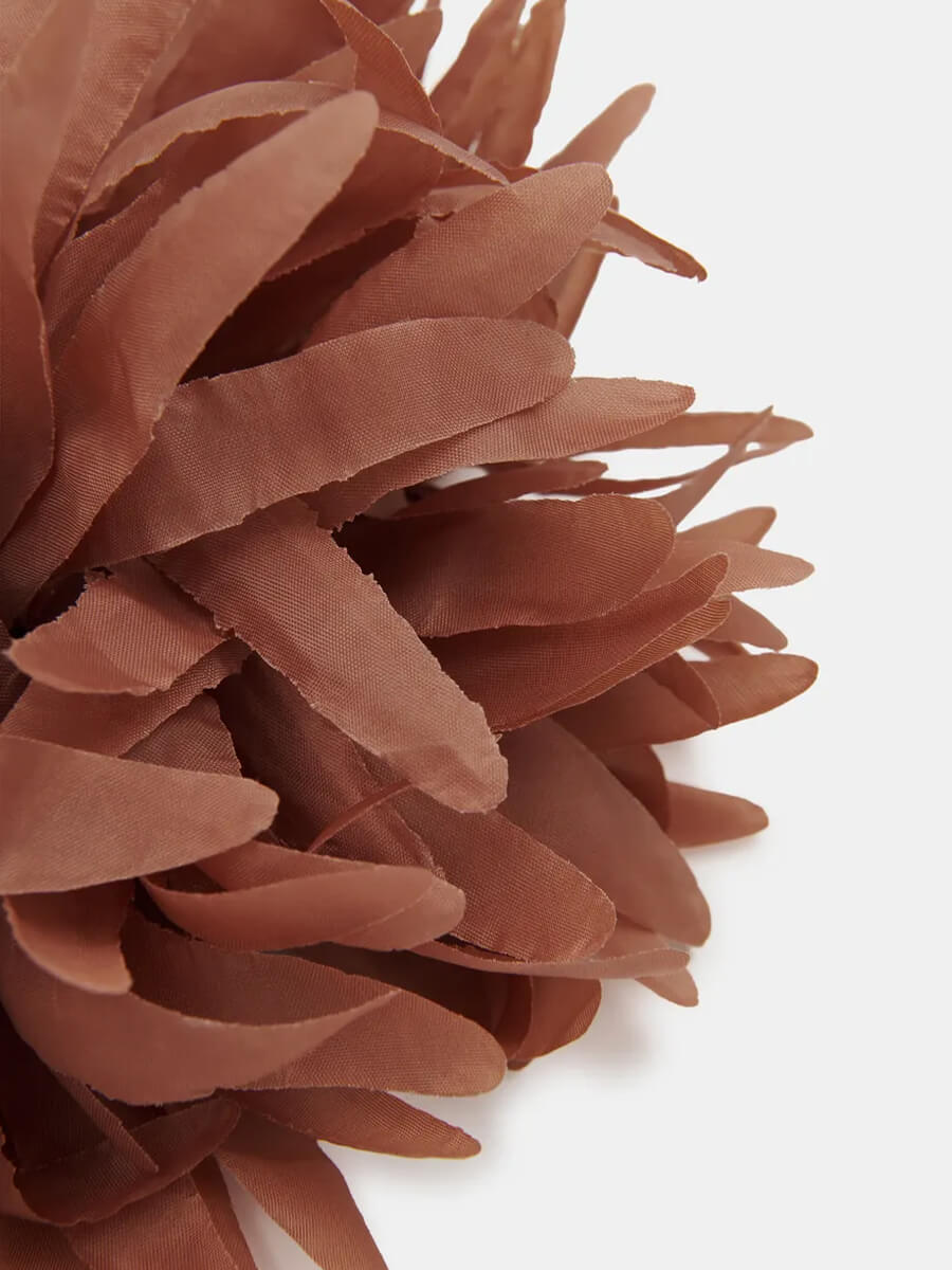 ESSENTIEL ANTWERP
Jortensia Brooch - Terracotta