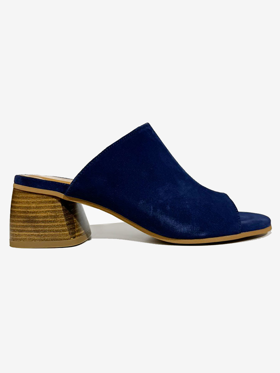 Analyzing image Angulus-Mule-With-Sculptural-Wooden-Heel