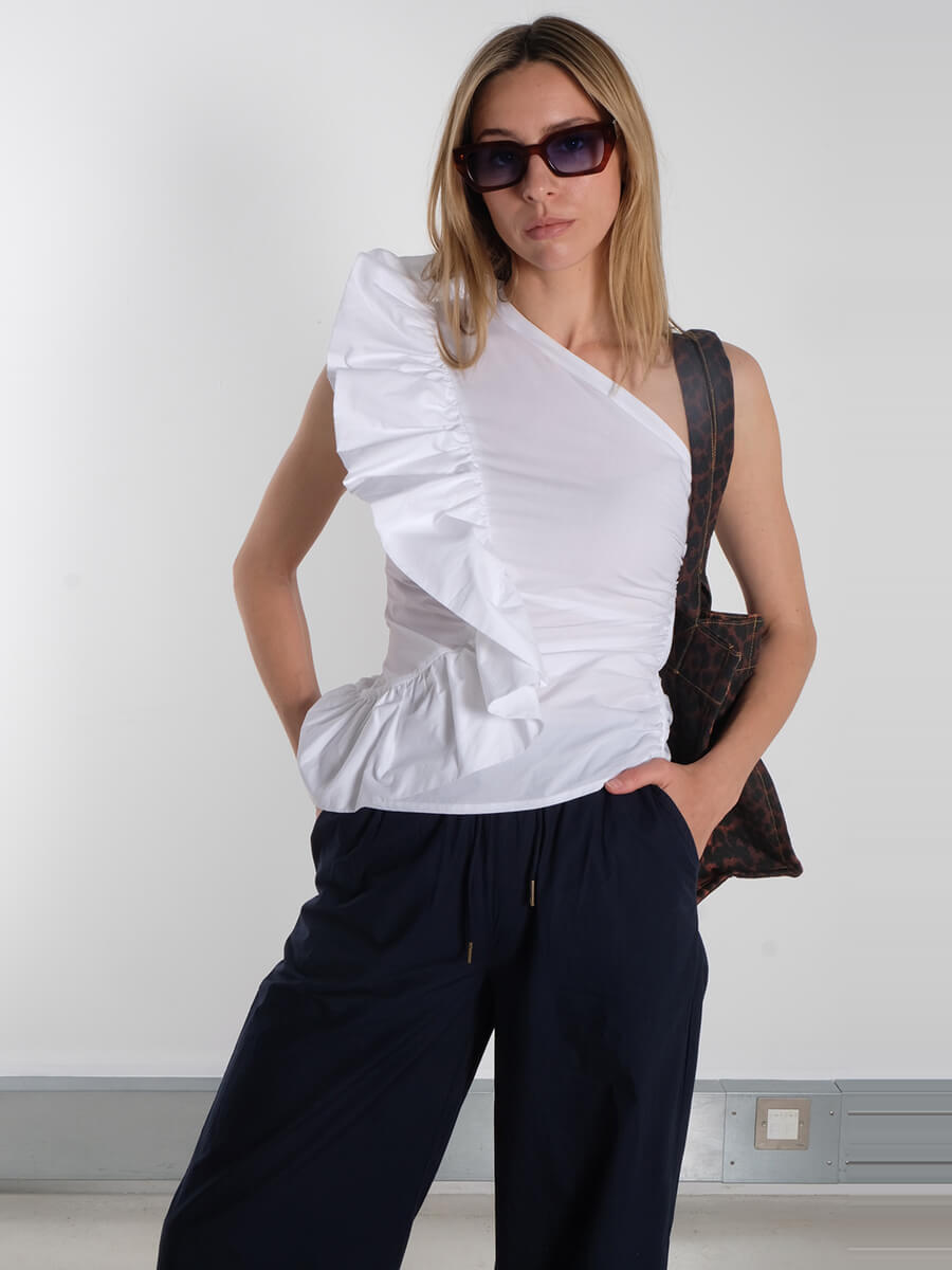 Essentiel - Haven Top – White
Numph - Nugiana Pants - Dark Sapphire
Ganni - Leopard Print Large Canvas Tote Bag - Racing Red