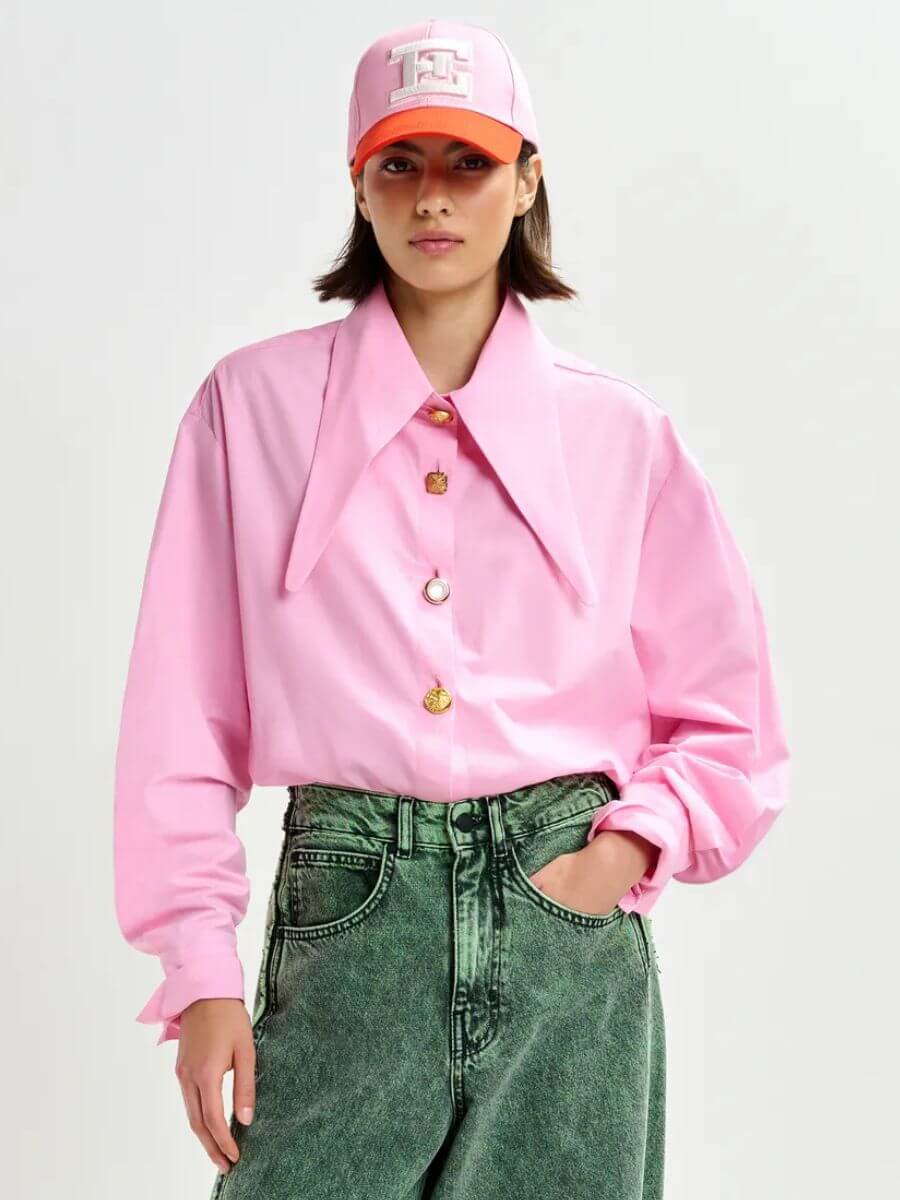 Essentiel Antwerp Jomato Shirt in Cotton Candy pink styled with pink/orange cap and grey jeans