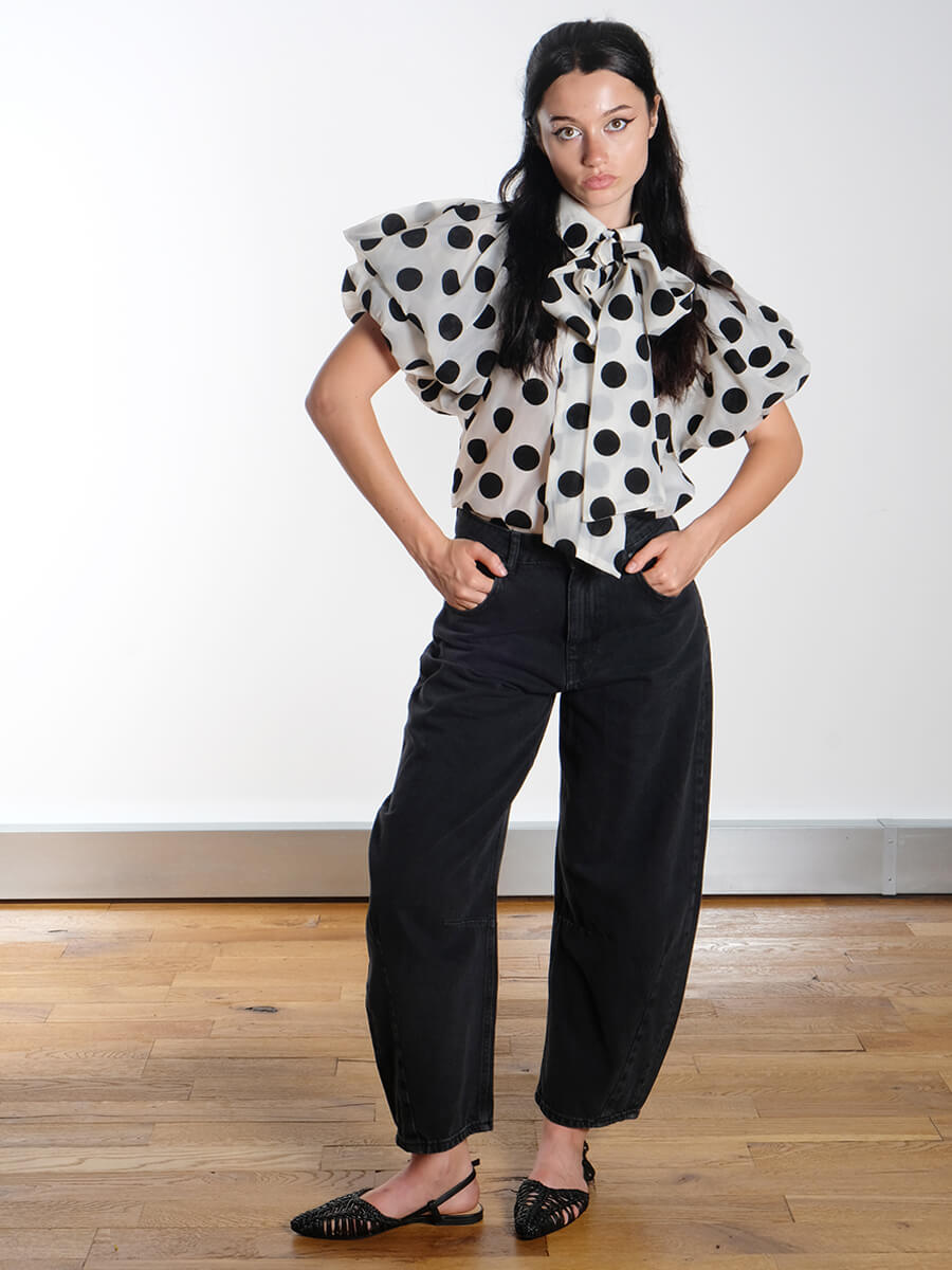 Hunkon - Bobby Shirt
Essentiel Antwerp - Interstellar Jeans - Black
Bukela - Joe Sandals - Black
Baum und Pferdgarten - Kenz Bag