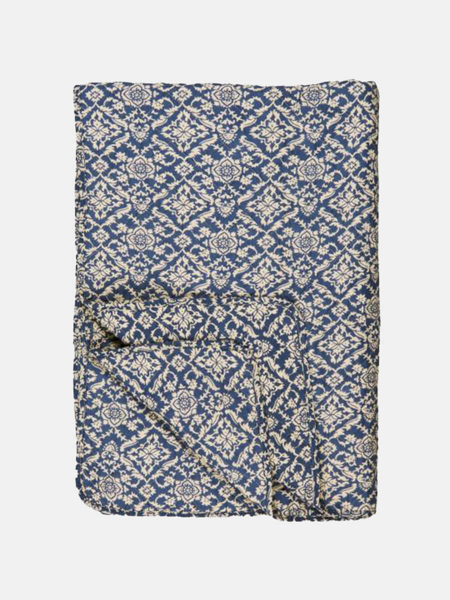 IB-Laursen-Quilt-Blue-w_Natural-Block-Pattern