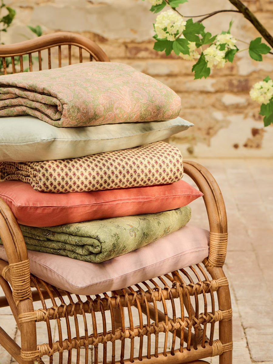 Vintage Quilt 130 x 180 - Green and Light Pink Paisley Pattern