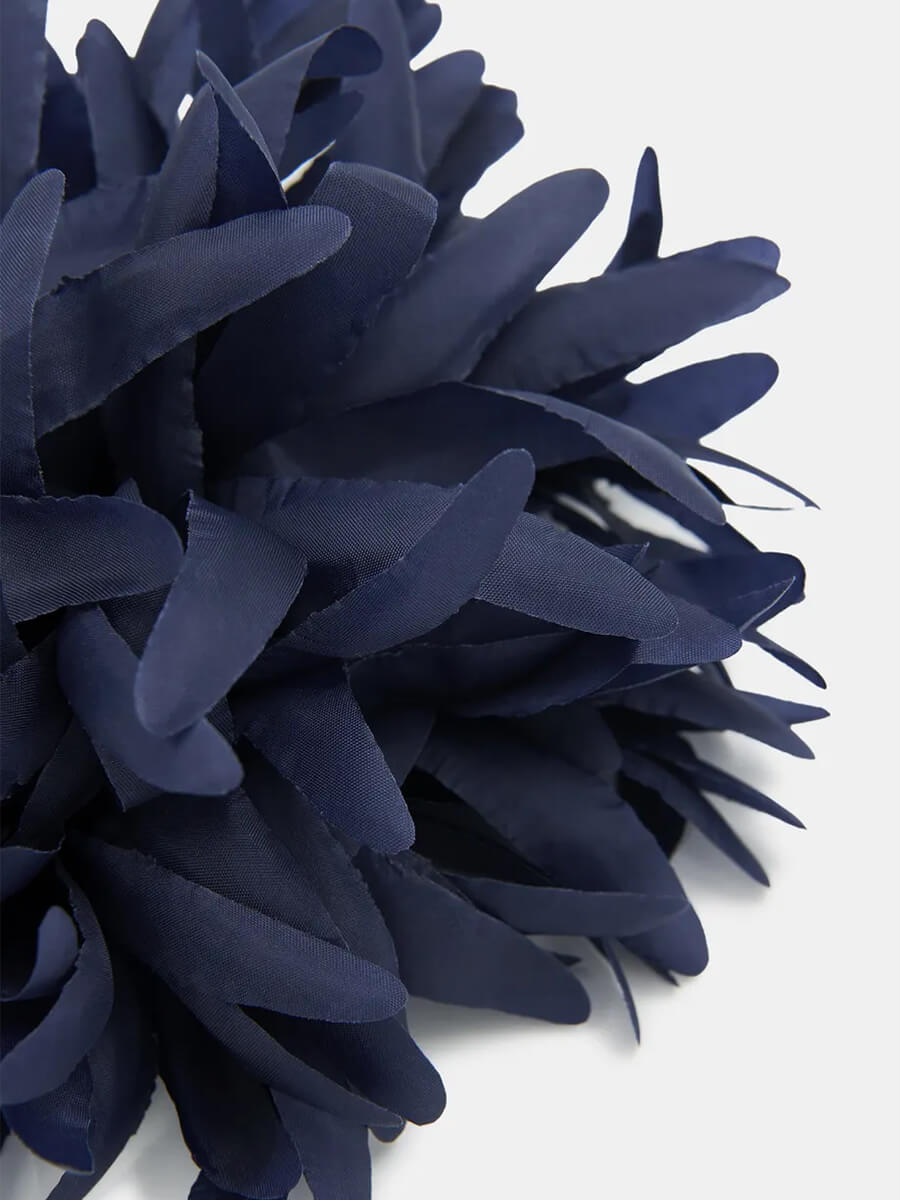 ESSENTIEL ANTWERP
Jortensia Brooch - Navy
