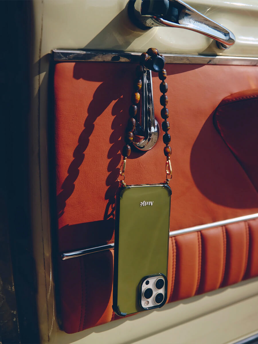 ATELJÉ
Mosslight iPhone Case