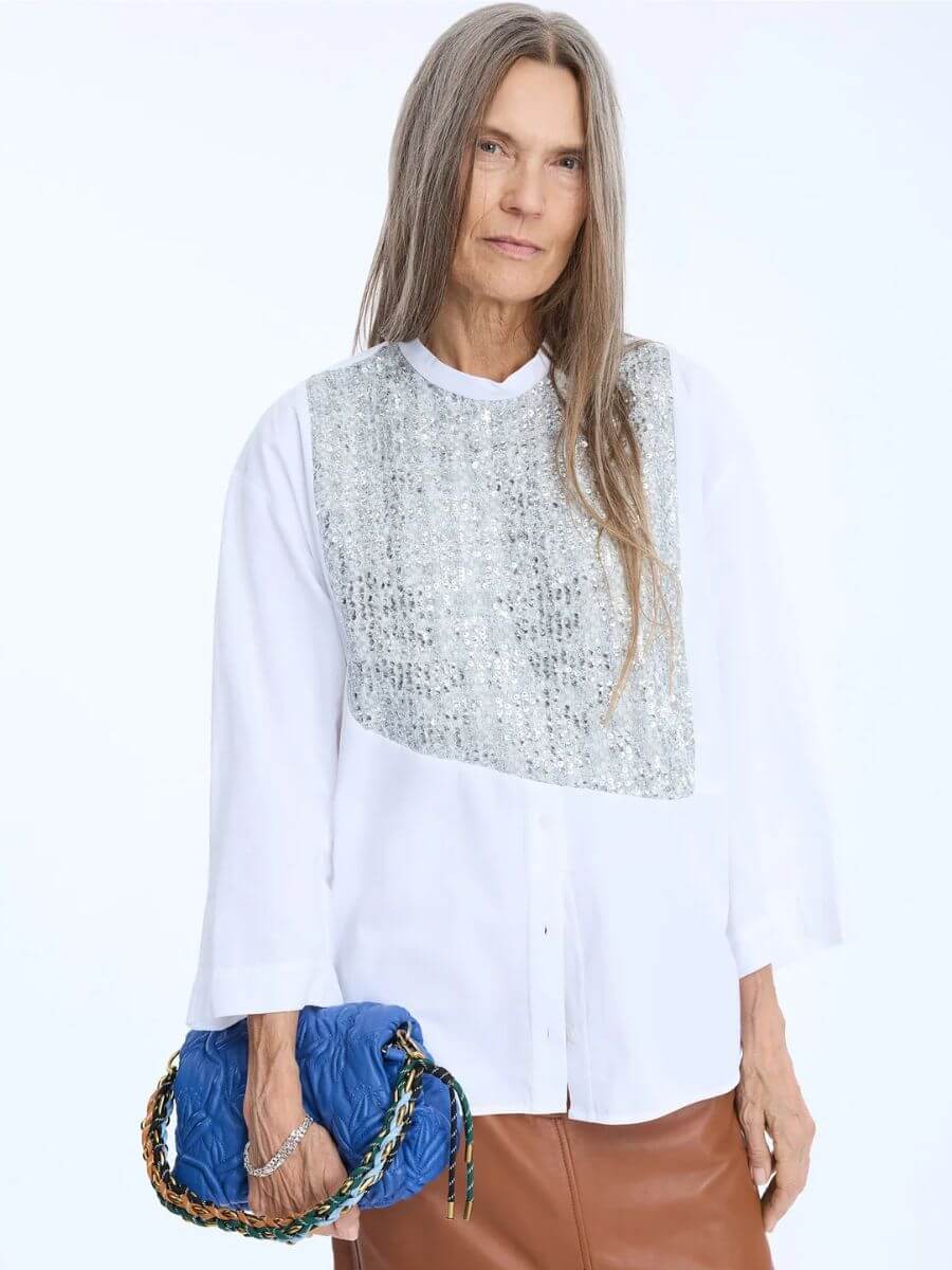 Munthe - Nayel Shirt - White Mix styled untucked over brown leather skirt with blue leather clutch bag