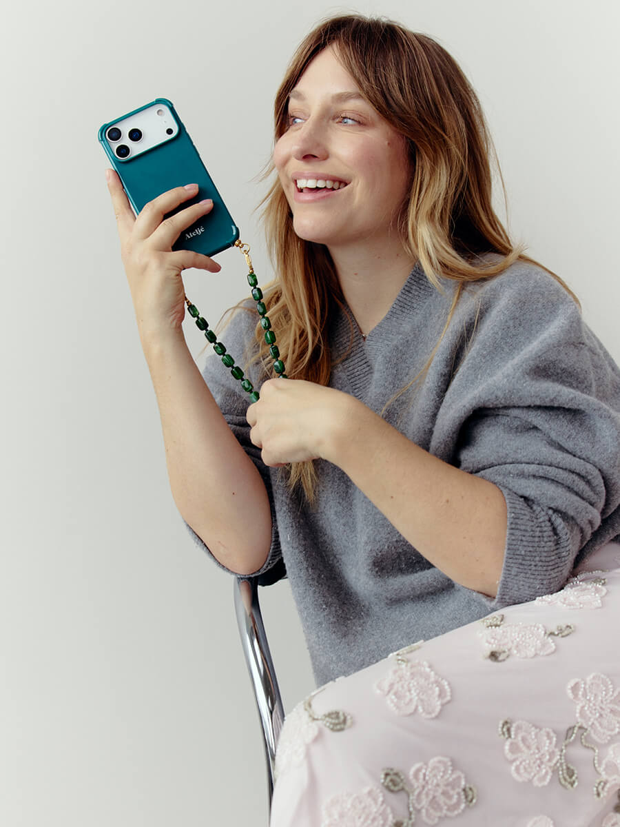 Ateljé Short Phone Cord - Touch Grass