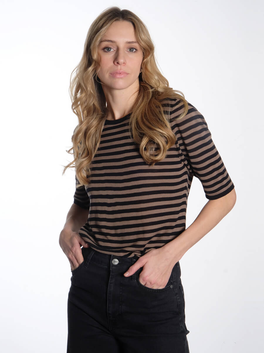 Sibin Linnebjerg Kristin T-Shirt - Black & Mole