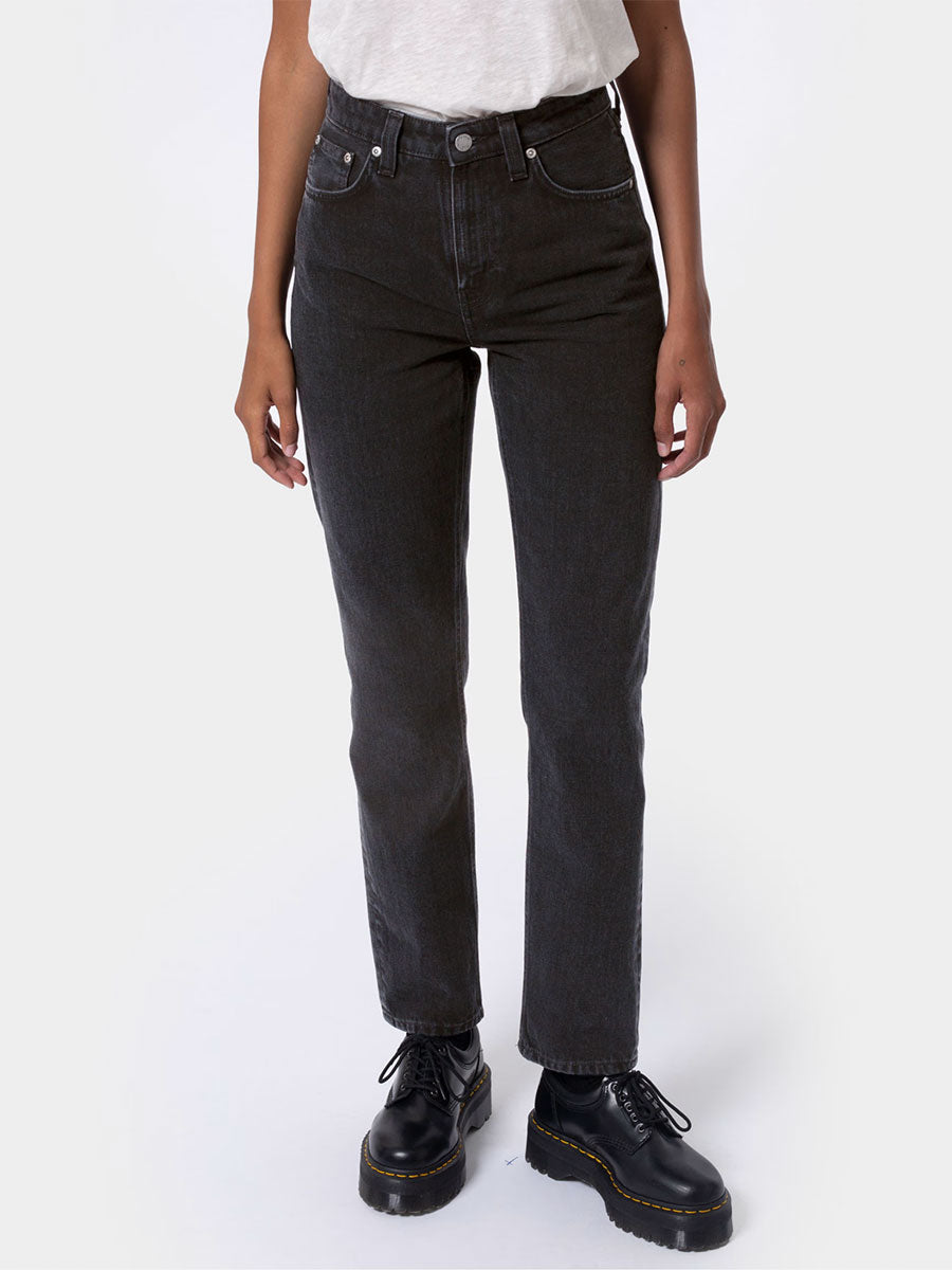 Nudie Jeans Breezy Britt - Black Worn