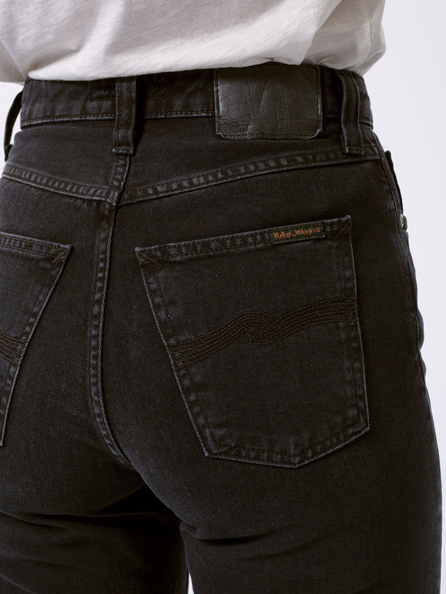 Nudie Jeans Breezy Britt - Black Worn