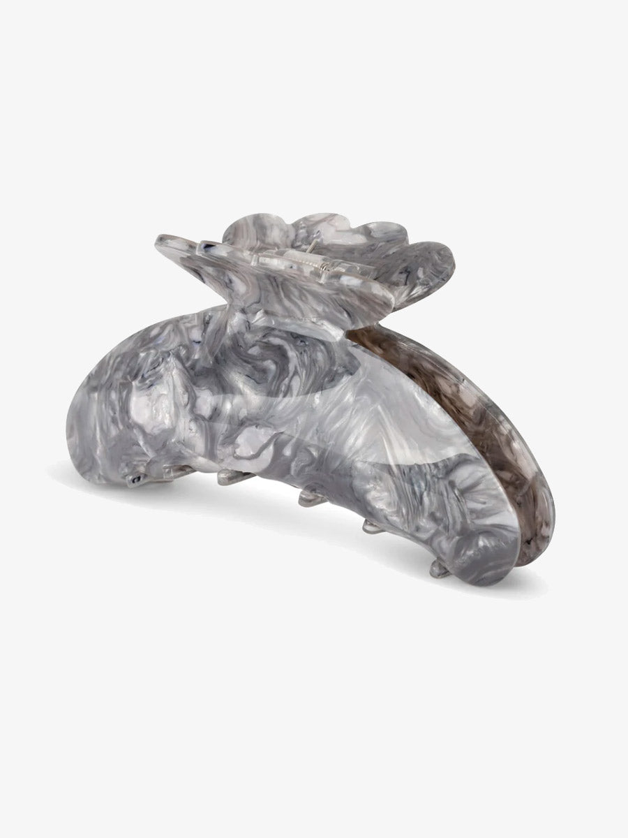 sui-ava-helle-messy-big-hairgrip-iron