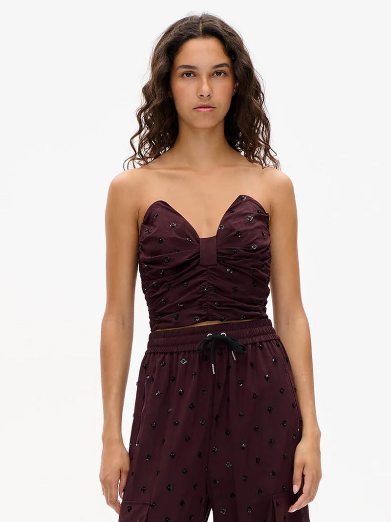 BAUM UND PFERDGARTEN
Meila Top