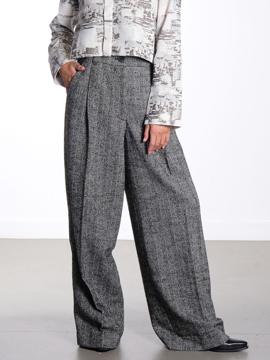 essentiel-antwerp-Godly-Cropped-Blazer-Grant-Wide-Leg-Pants