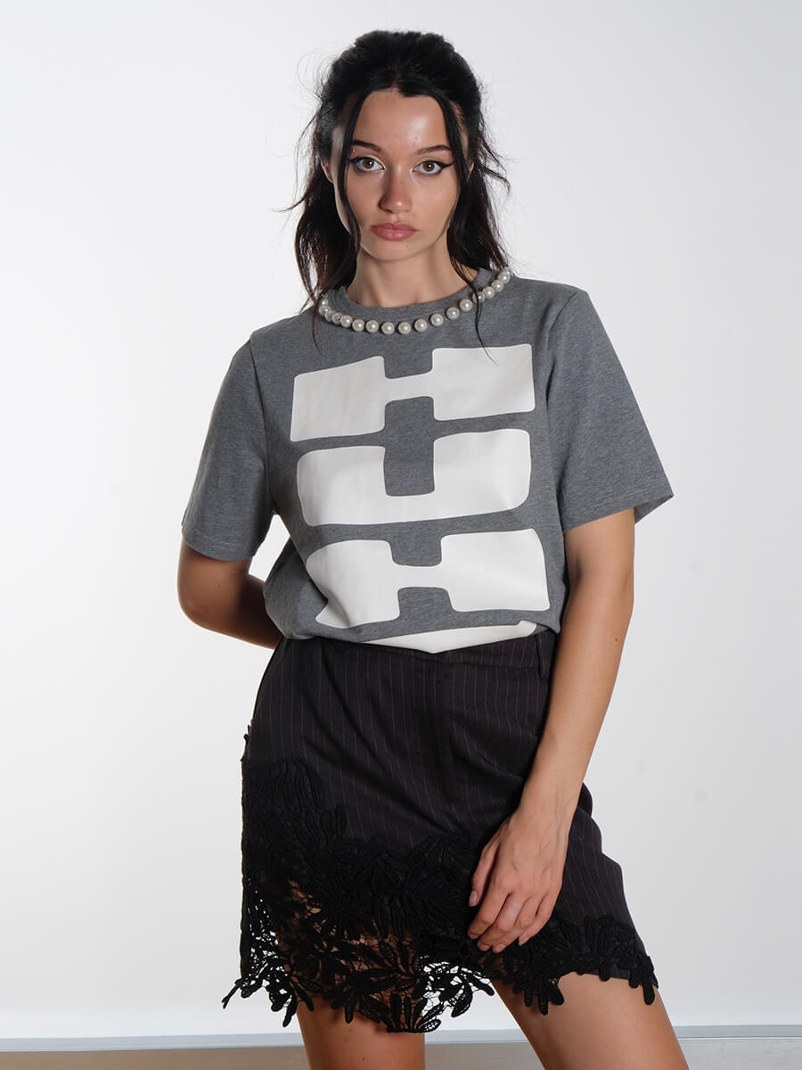 Essentiel Antwerp - ipursuit blazer - dark grey
- Isos T-shirt -  Grey/white-  Interior Skirt - Dark Grey