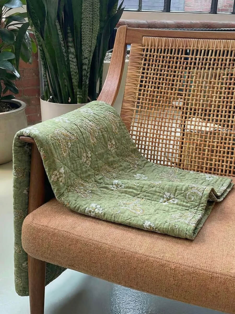 IB LAURSEN
Vintage Quilt 130 x 180 - Green with Flower Vines