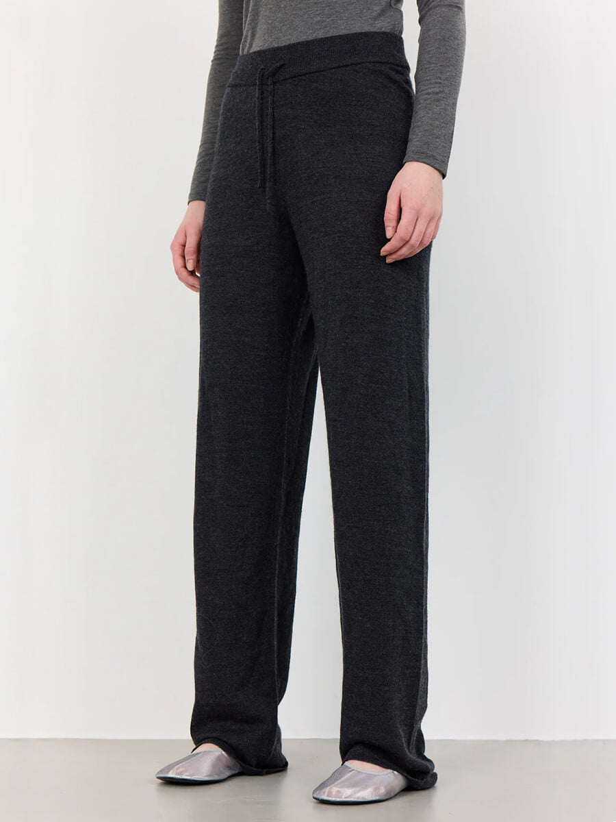 Levete-Room-LR-Ismaila-4-Pants-Dark-Grey