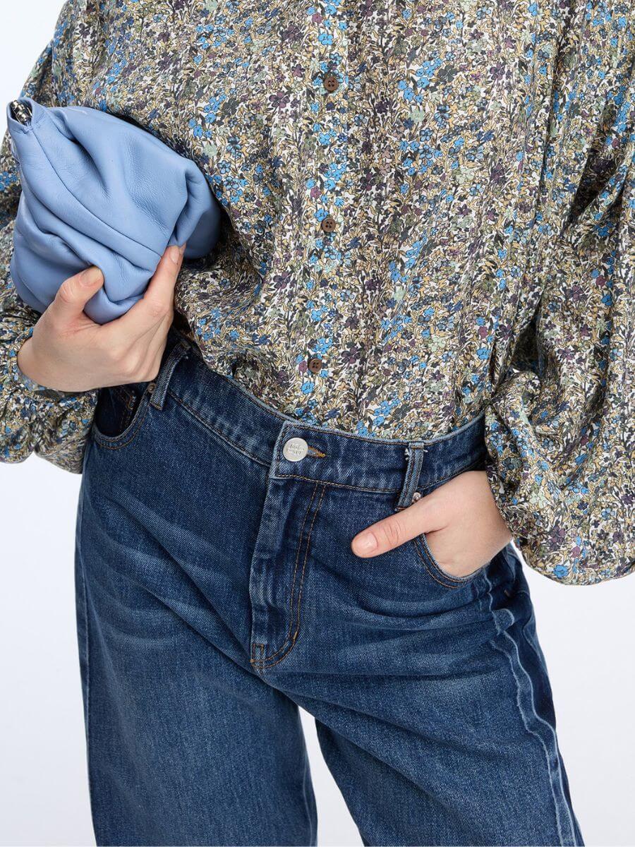 Munthe - Bohdi Jeans - Indigo close up of waistband and darker side panel