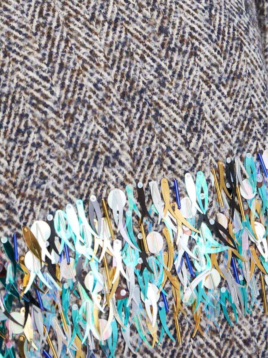 Munthe - Ninella Coat sequin close up - white transparent, grey, light blue transparent, gold, silver, holographic transparent, royal blue, black - circles,                                                                 tubes and curved lines