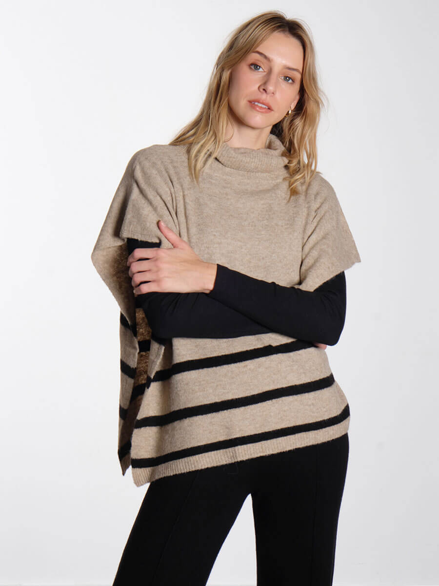 NUMPH
Nunemba Rollneck Poncho