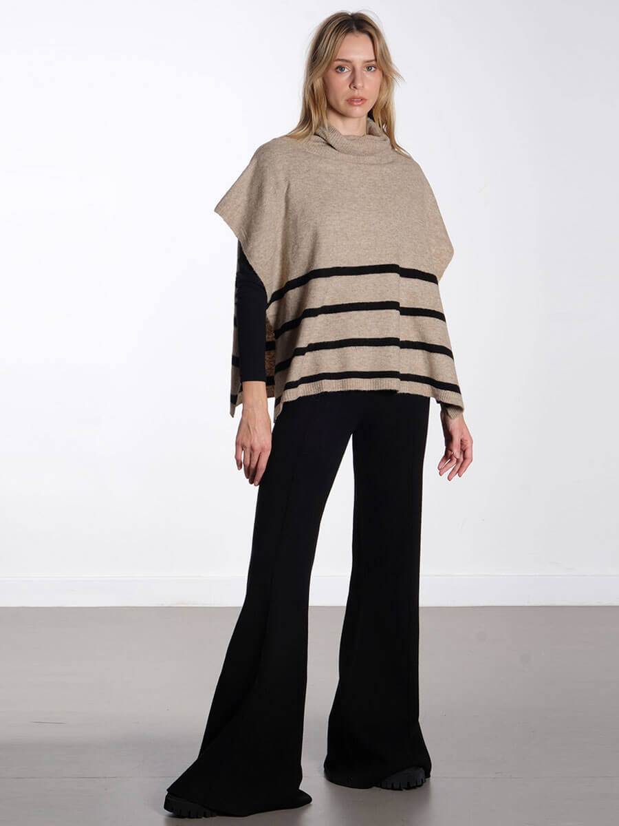 NUMPH
Nunemba Rollneck Poncho