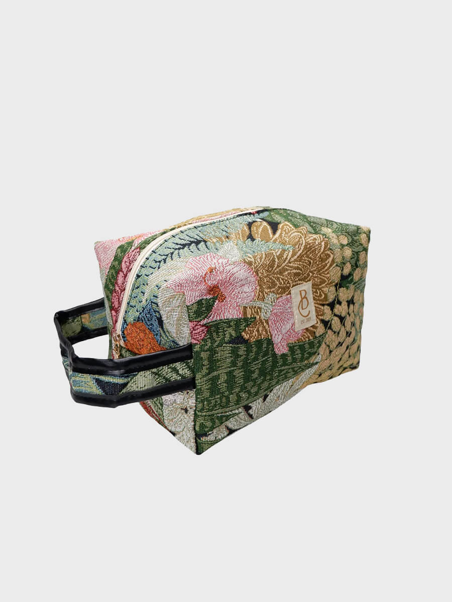 BLACK COLOUR
Nyla Washbag - Flower Forest