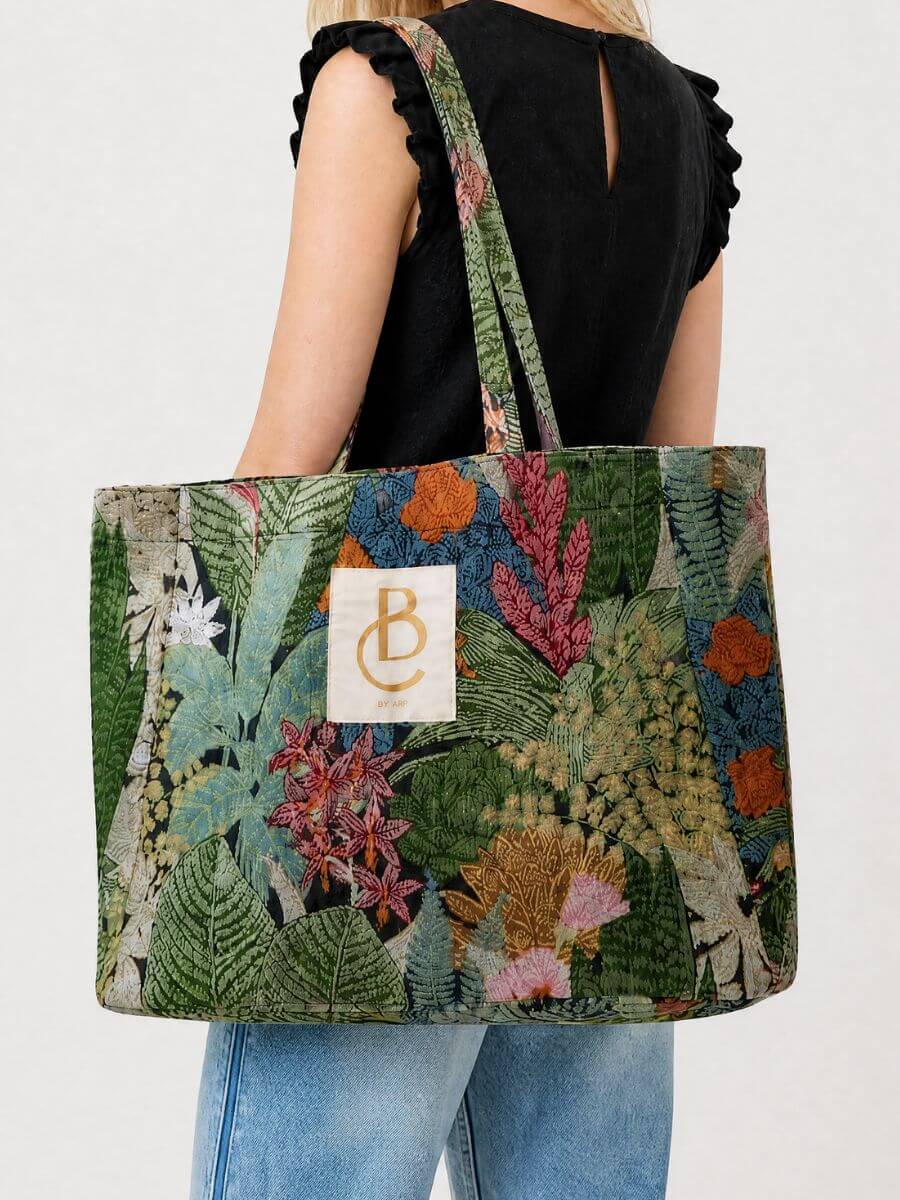 BLACK COLOUR
Nyla Shopper Bag - Flower Forest