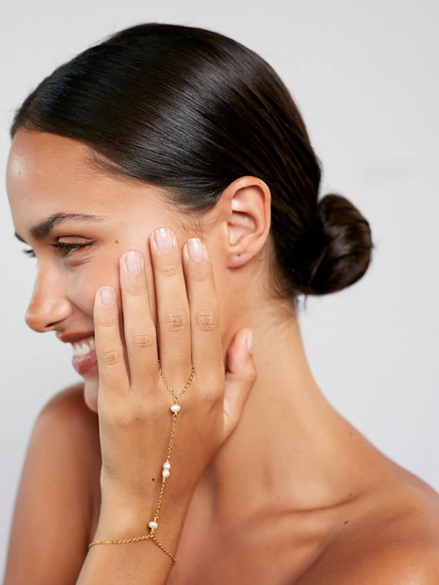 ANNI LU
Pearly Handchain