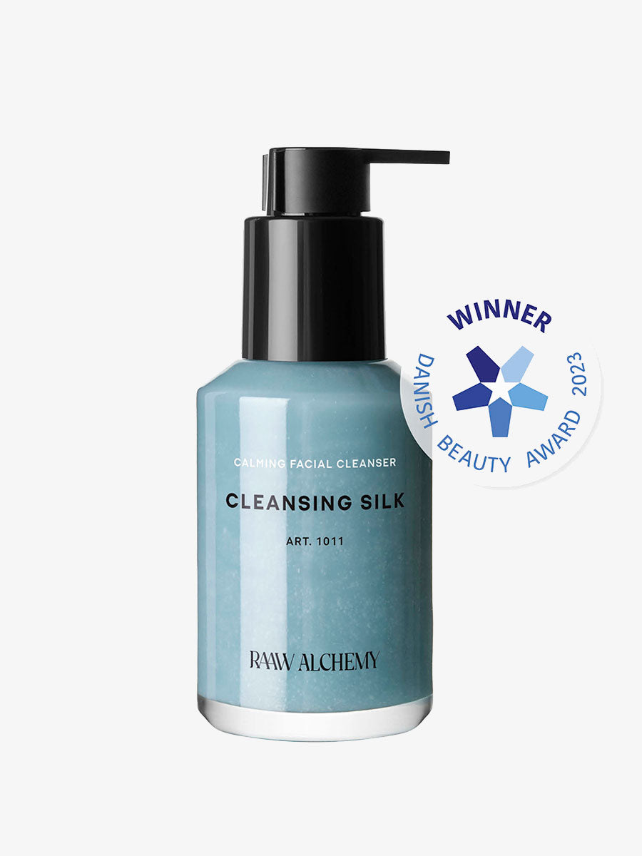 Award-winning beauty favourites. Make it easy and effortless with the Cleansing Silk and Blue Drops, both recognised for their exclusive formulas, natural ingredients, and impressive results.