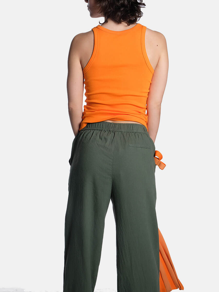 Levete-room-naja-7-trousers-khaki-Samsoe-Alexa-top