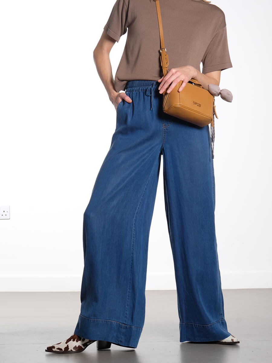 SIBIN LINNEBJERG
June T-Shirt - Mole - Numph Numiami Pants 