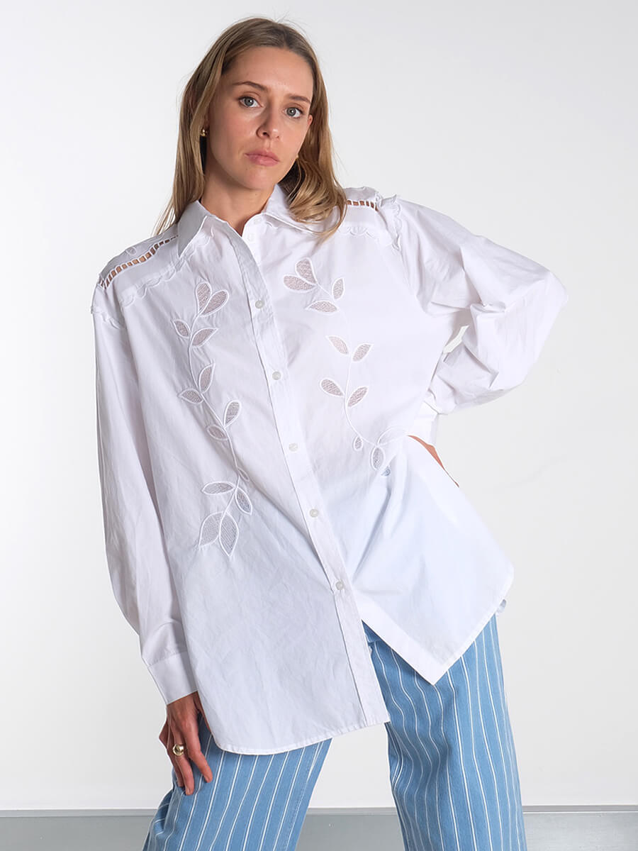 STELLA NOVA
Embroidery Anglaise Oversized Shirt - Off white