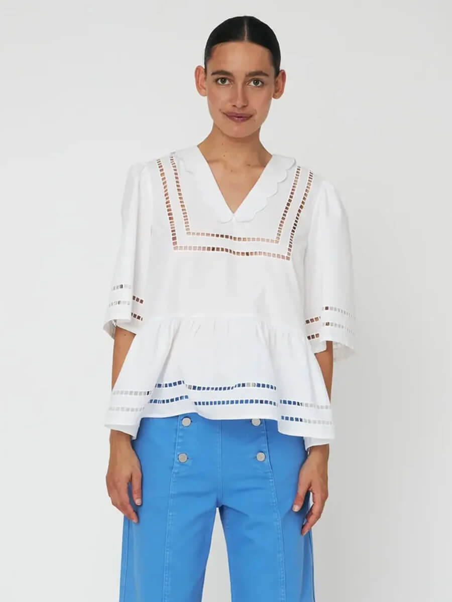 STELLA NOVA
Top with Scallop Edge Collar - White