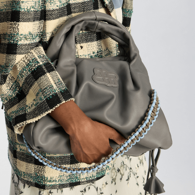 Model holding grey Munthe Lixia handbag with Baylen rope bag strap