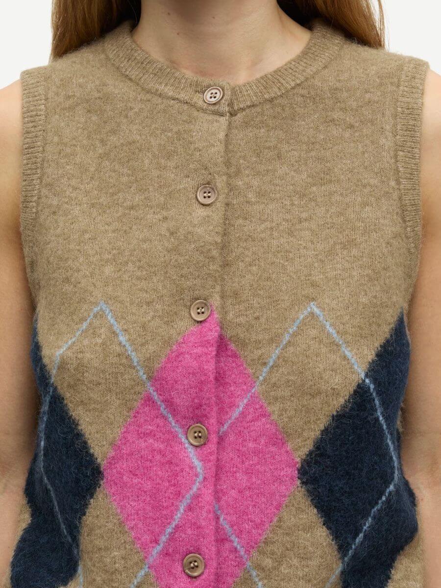 Samsoe Samsoe Sanour Vest Lead Grey close up showing argyle oversized motif starting below the chest with solid pink and navy diamonds and pale blue outline diamonds