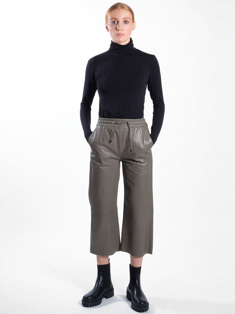 Oakwood-Loft-Leather-Trousers-Yemen-+-Samsoe-Samsoe-Ester-Rollneck